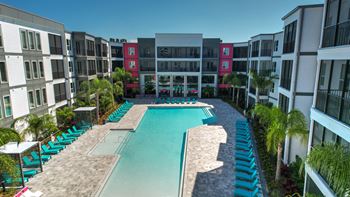 Swimming Pool at Pinnacle Apartments, Jacksonville, FL